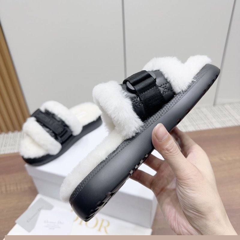ch**an D*or slippers